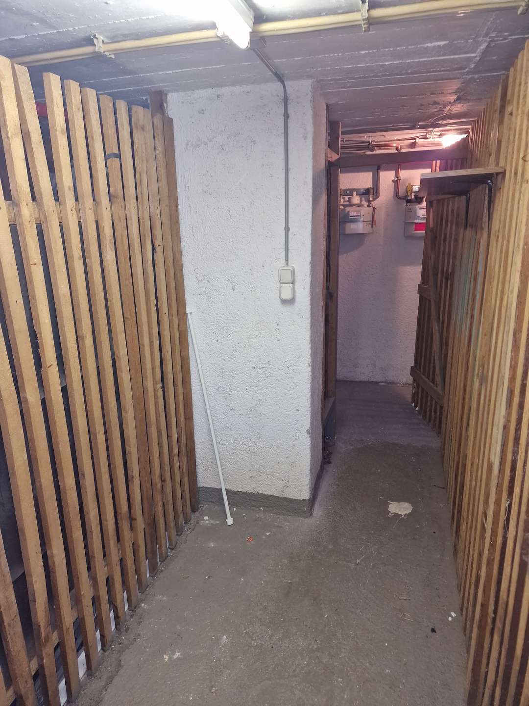 Keller mit Stromanschluss