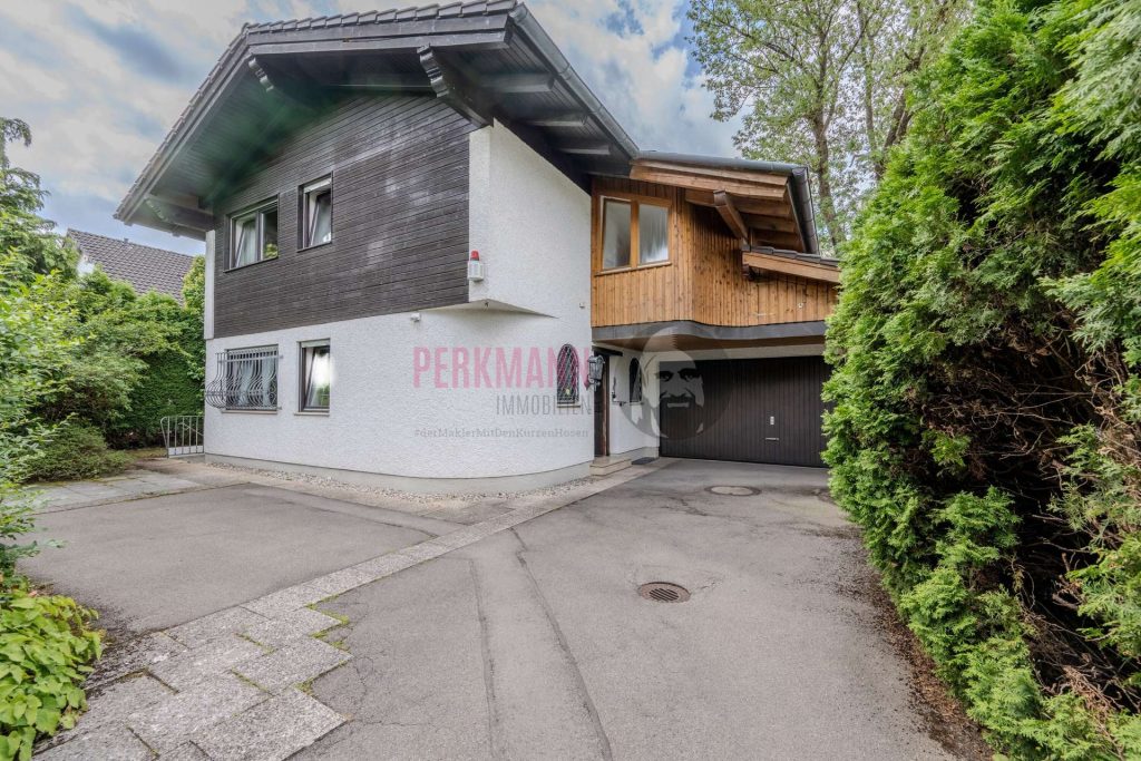 Hausansicht Einfahrt