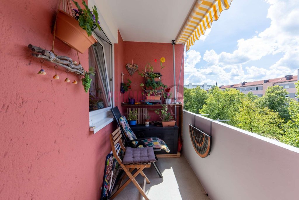 überdachter Balkon