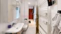 Badezimmer mit Dusche