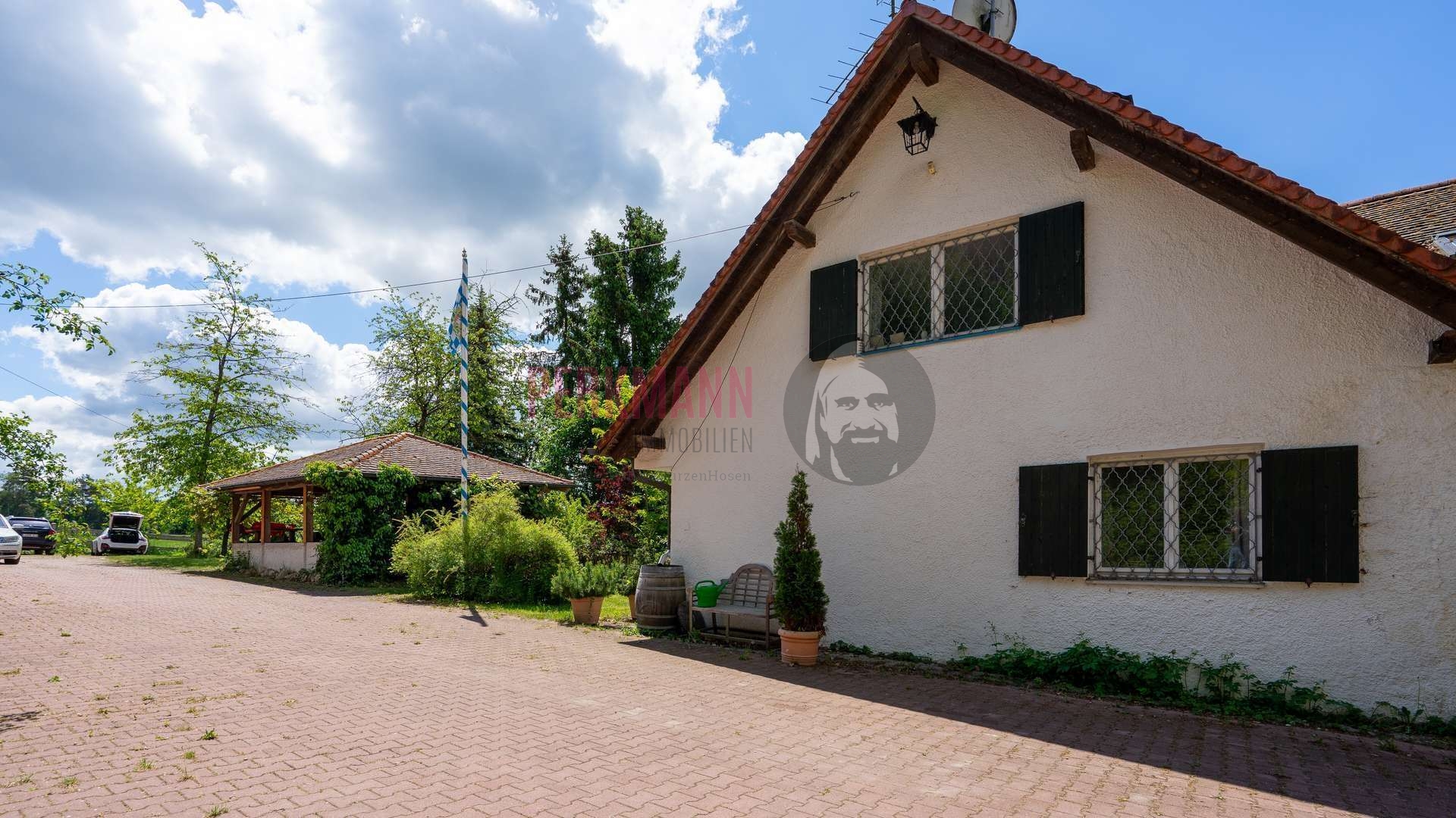 Altbau mit Freisitz