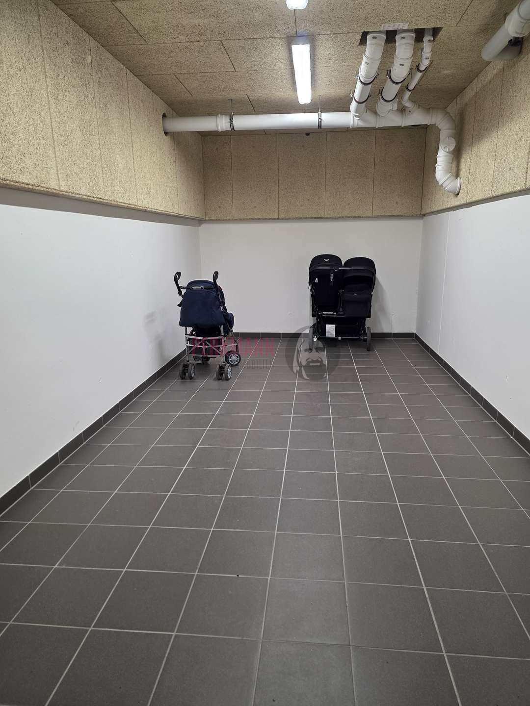 Kinderwagenraum im UG
