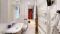 Badezimmer mit Dusche
