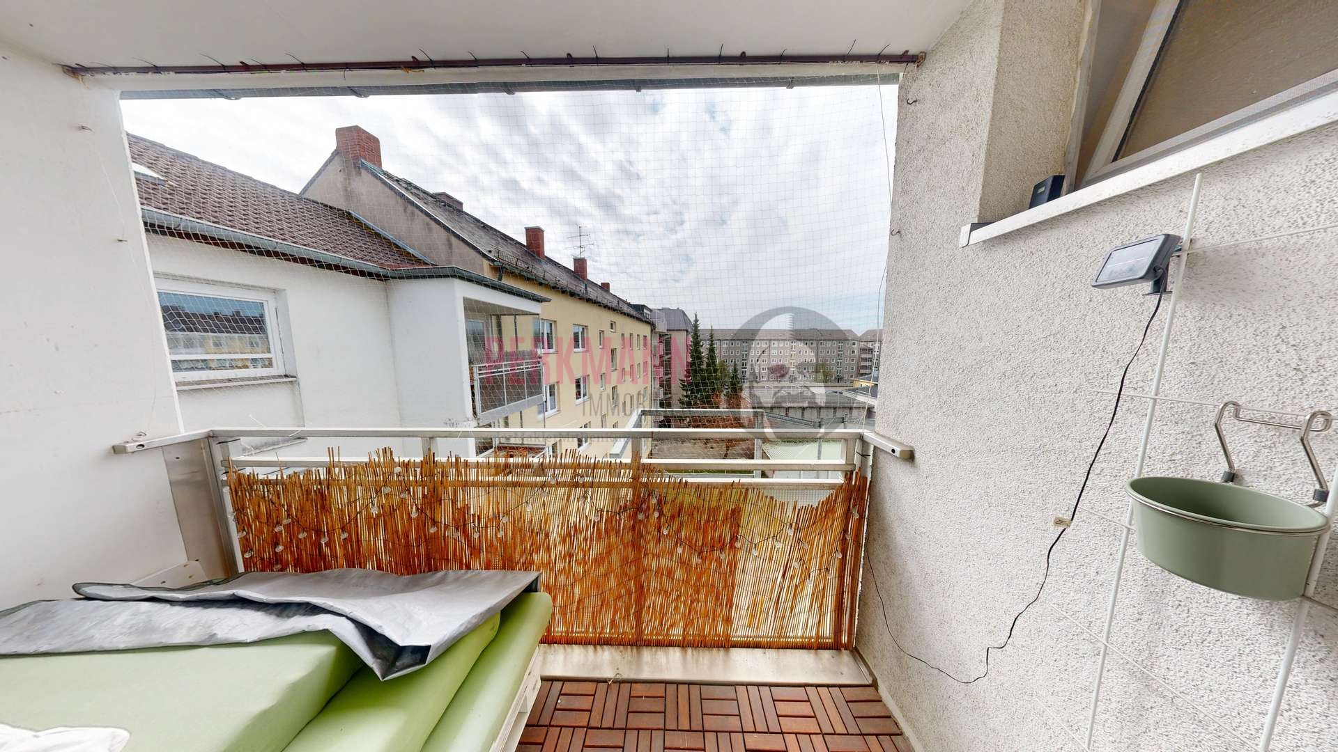 überdachter Balkon