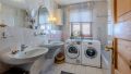 Tageslichtbad mit Dusche und Wanne